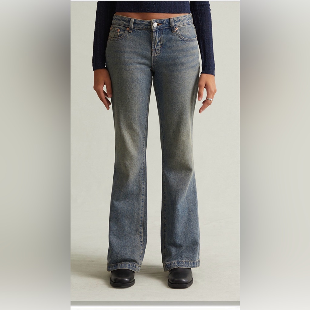 Pacsun Jade Low Rise Bootcut Jeans In Medium Indigo